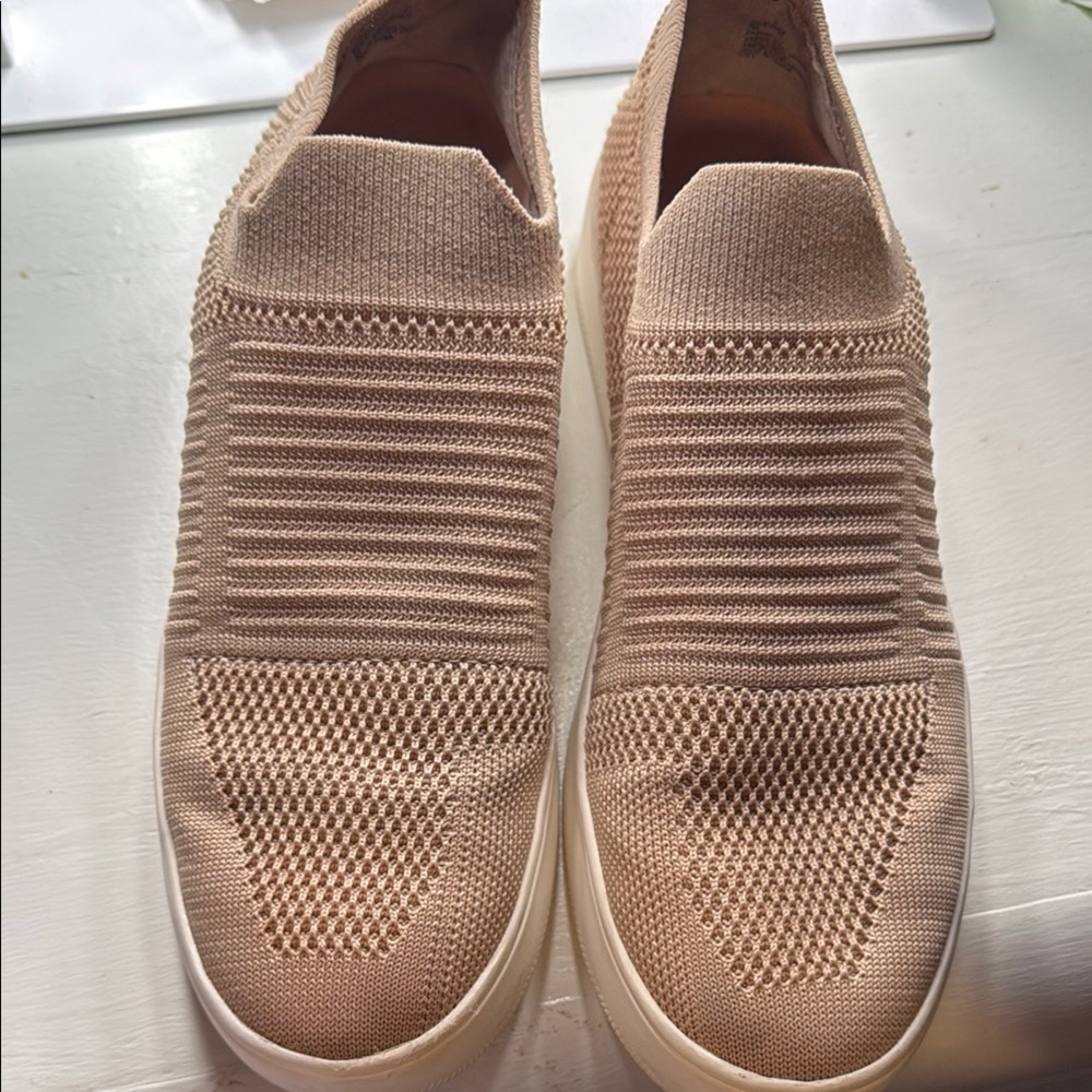 Steve Madden Tan Ankle Boots with Modern Design